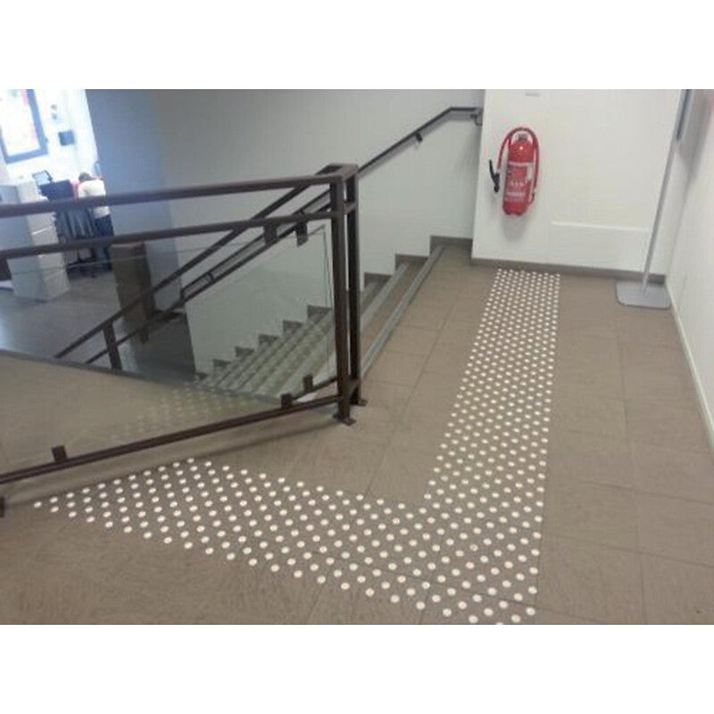 Clous podotactiles d'éveil à la vigilance auto-adhésifs intérieur clarion en boîte de 200 pièces avec 3 gabarits coloris noir. materiel.ci - Côte d'Ivoire, c'est la solution en ligne pour tous vos projets de bricolage et de construction en Côte d'Ivoire. accédez à une gamme variée de produits en quelques clics.