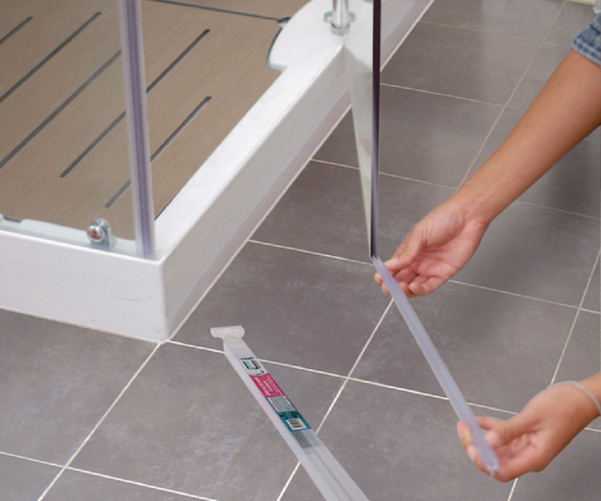 Joint geb bas de porte de douche double-lèvres, translucide, étui baguette 1 mètre pour verre 5 à 8mm réf 512369. materiel.ci - Côte d'Ivoire, c'est la boutique en ligne qui simplifie vos achats de quincaillerie en Côte d'Ivoire. trouvez tout ce dont vous avez besoin pour vos projets de bricolage et de construction.