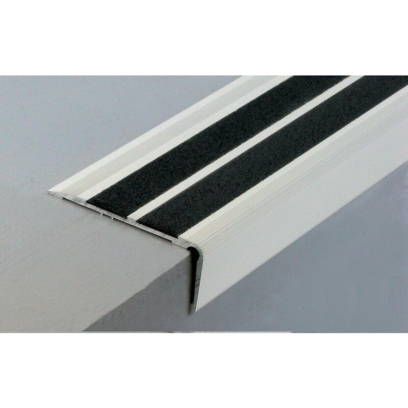 Nez de marche en aluminium pour usage tertiaire intérieur modèle 6t à 2 bandes - pose en applique à visser. materiel.ci - Côte d'Ivoire simplifie vos achats de quincaillerie avec une boutique en ligne pratique en Côte d'Ivoire. découvrez notre large gamme de produits et commandez en toute sécurité.