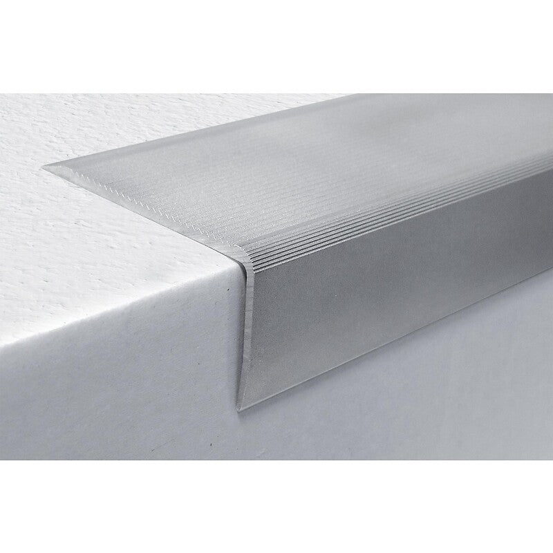 Nez de marche en aluminium type 9 t avec perçages décalés pour rénovation en 70 x 35 x 3000 mm. materiel.ci - Côte d'Ivoire offre une solution pratique et efficace pour tous vos besoins en quincaillerie en Côte d'Ivoire. explorez notre sélection en ligne et bénéficiez d'un service rapide.