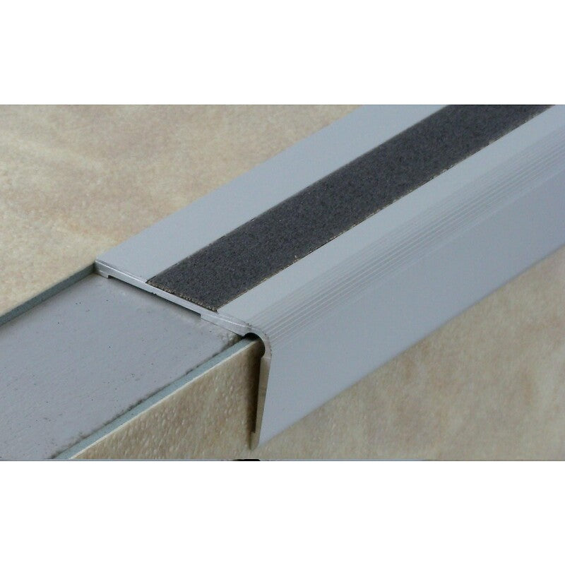 Nez marche alu perce50x32 3m. materiel.ci - Côte d'Ivoire, votre boutique en ligne de confiance pour des solutions de quincaillerie en Côte d'Ivoire. découvrez notre assortiment complet et commandez facilement.