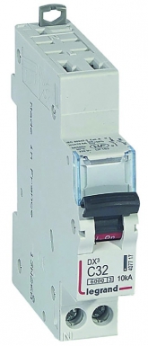 DISJONCTEUR DX³6000 10KA ARRIVÉE HAUTE AUTOMATIQUE ET DÉPART BAS À VIS U+N - 230V~ - 20A - COURBE C - 1 MODULE. Pour une quincaillerie de qualité au Sénégal, choisissez Quincaillerie Sénégalaise. Nos produits sont sélectionnés pour répondre à vos exigences. Commandez facilement en ligne et recevez vos articles rapidement.