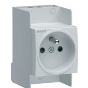 Prise de courant 10/16 a bipolaire + terre 230 v ~ avec alvéole protégées. disponible abidjan cote d'ivoire.