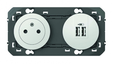 Prise de courant 2p+t surface + module de charge 2 usb type a dooxie 3a précâblés finition blanc. disponible abidjan cote d'ivoire.