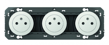 Prise de courant 3x 2p t précâblées surface dooxie 16a finition blanc - ne permet pas la fixation avec griffes. disponible abidjan cote d'ivoire.