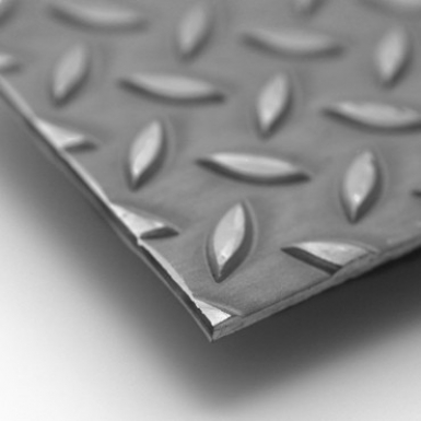 Tôle noire larmée 2000x1000x4/6 mm poids feuille = 73 kg. disponible abidjan cote d'ivoire.